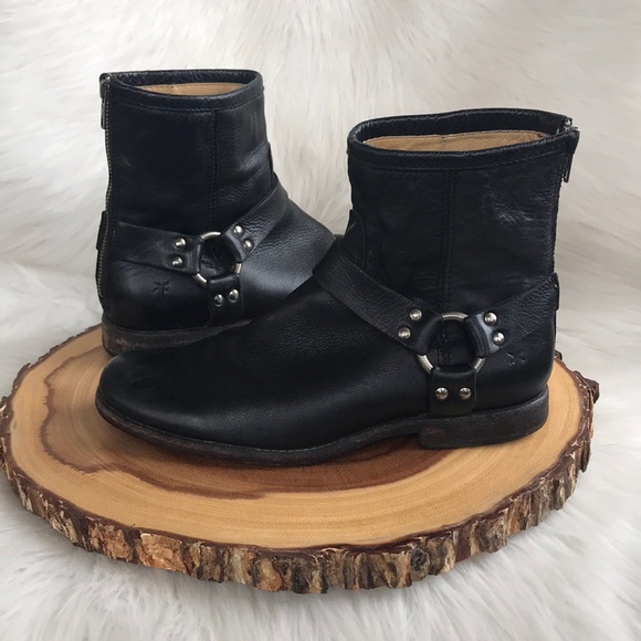 Frye Shoes - 🌿 Frye back zip soft leather booties size 9.5 black